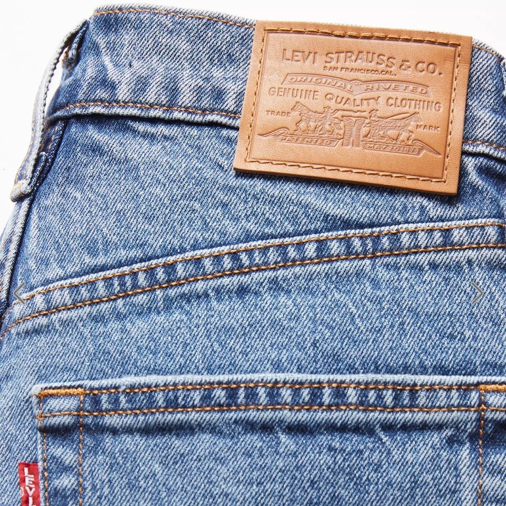 Levi's® Premium
RIBCAGE BELL WOMEN'S JEANS - Picture 7 of 11
